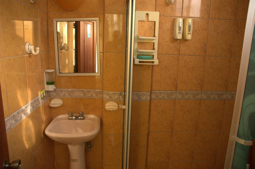 Hostal La Isla Del Descanso Puerto Villamil Buitenkant foto