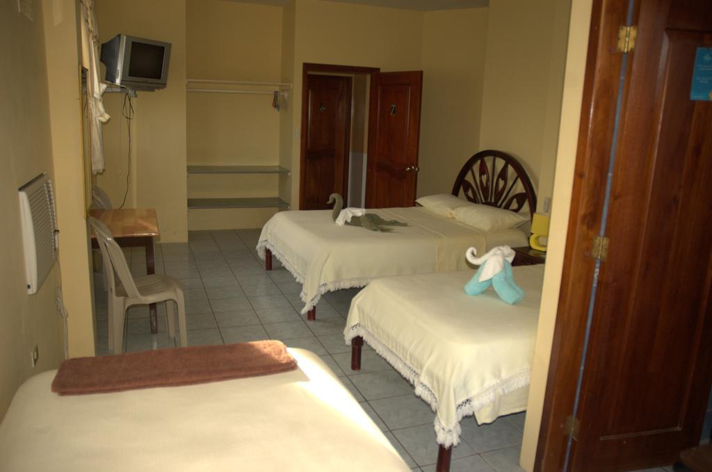 Hostal La Isla Del Descanso Puerto Villamil Buitenkant foto