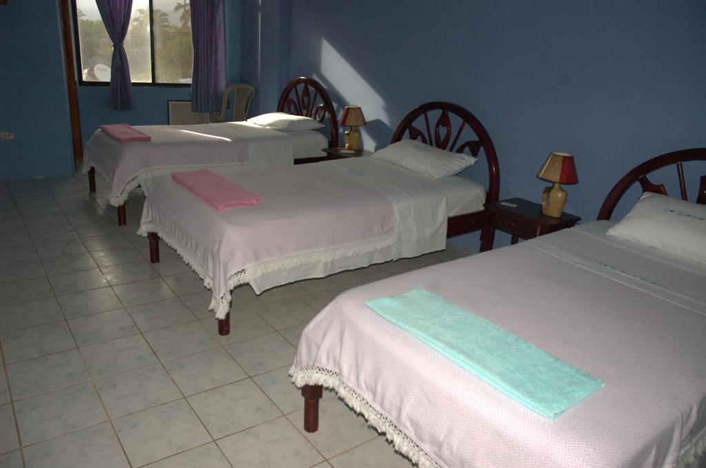 Hostal La Isla Del Descanso Puerto Villamil Buitenkant foto