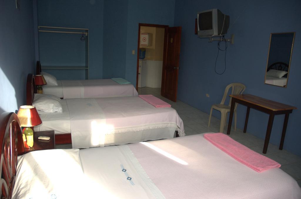 Hostal La Isla Del Descanso Puerto Villamil Buitenkant foto