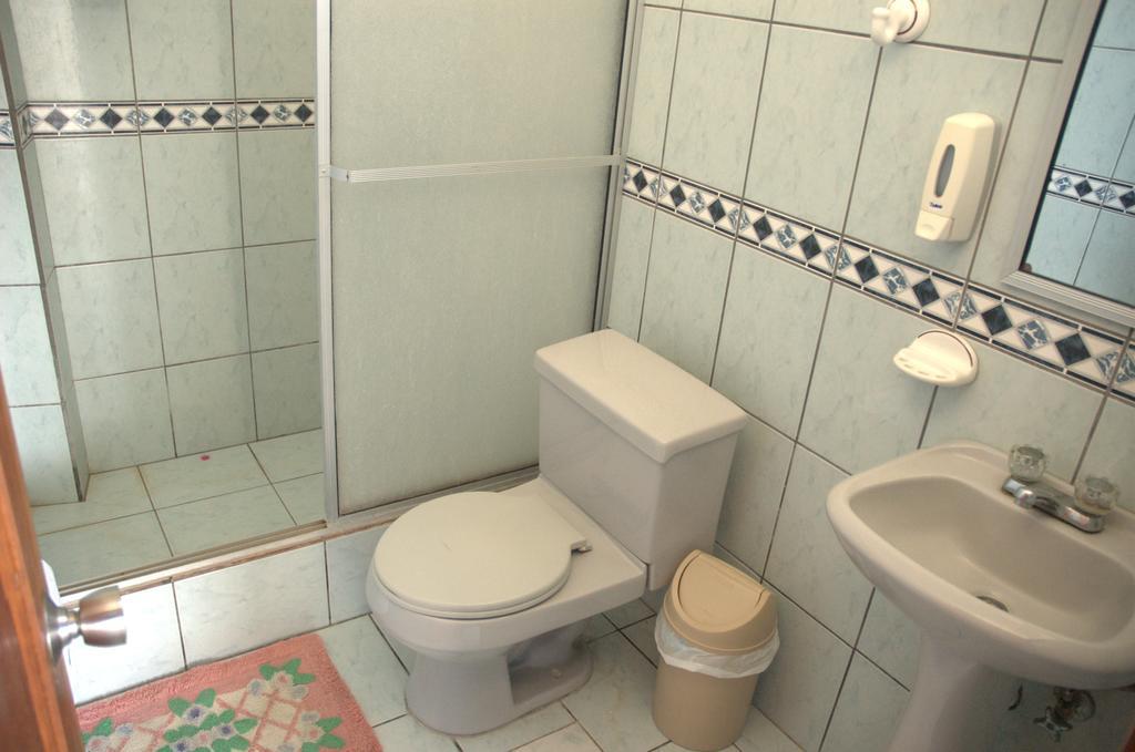 Hostal La Isla Del Descanso Puerto Villamil Buitenkant foto