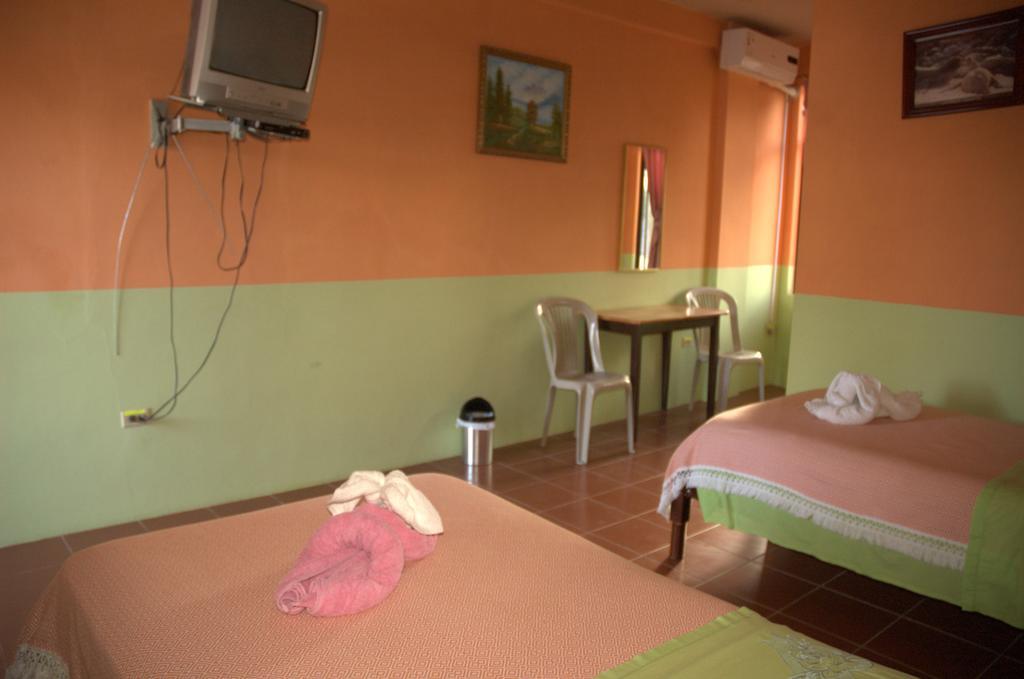 Hostal La Isla Del Descanso Puerto Villamil Buitenkant foto