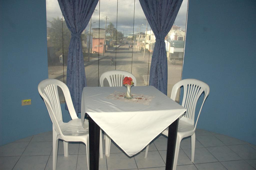 Hostal La Isla Del Descanso Puerto Villamil Buitenkant foto