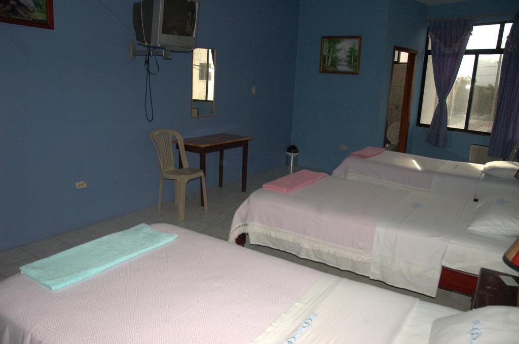 Hostal La Isla Del Descanso Puerto Villamil Buitenkant foto