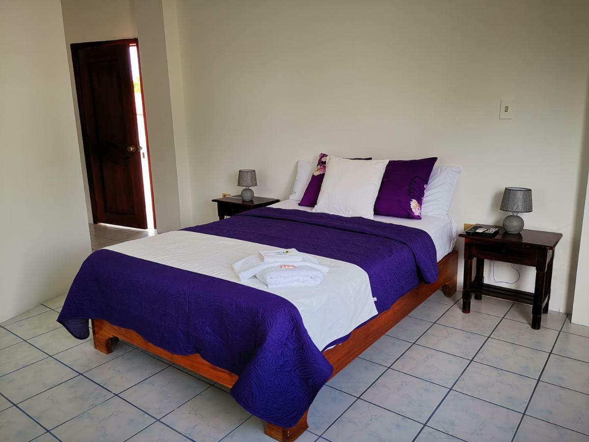 Hostal La Isla Del Descanso Puerto Villamil Buitenkant foto