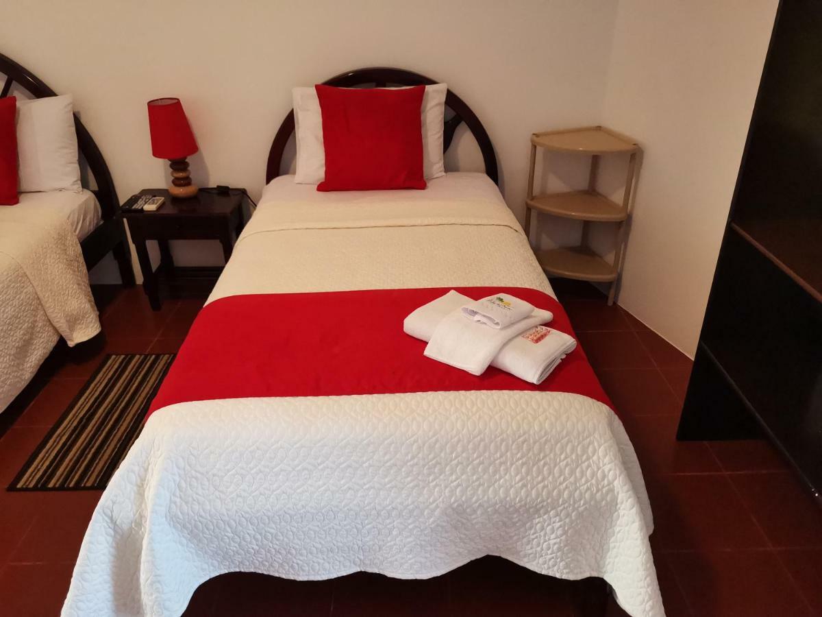 Hostal La Isla Del Descanso Puerto Villamil Buitenkant foto