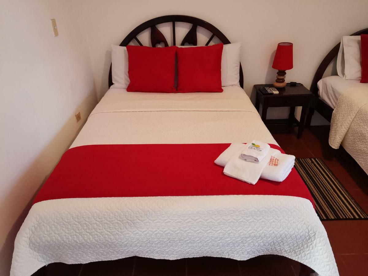 Hostal La Isla Del Descanso Puerto Villamil Buitenkant foto