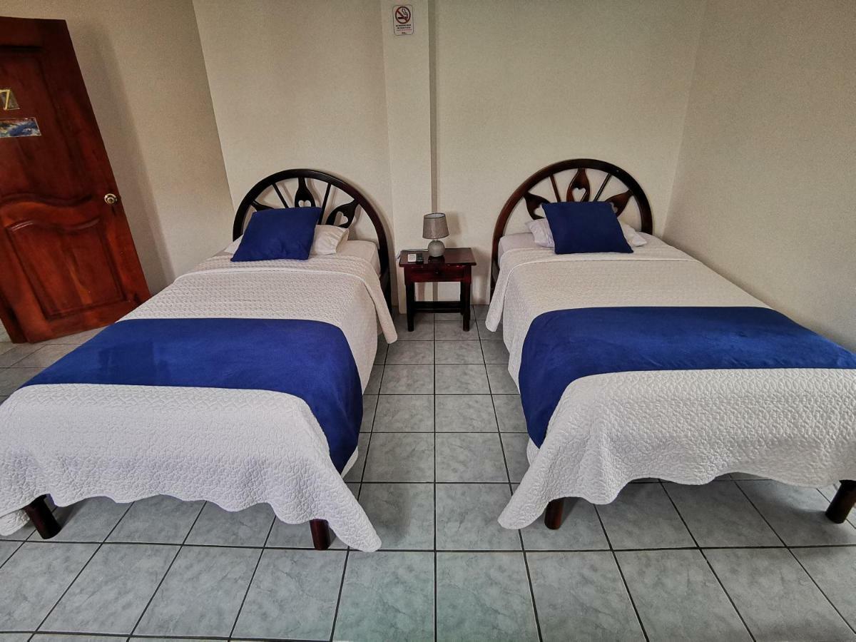 Hostal La Isla Del Descanso Puerto Villamil Buitenkant foto