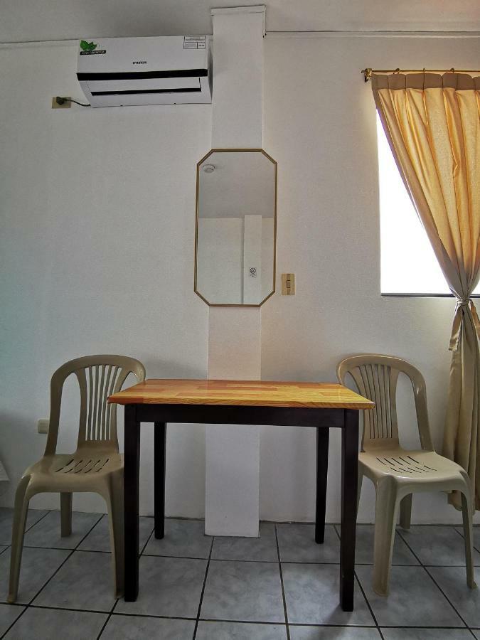 Hostal La Isla Del Descanso Puerto Villamil Buitenkant foto