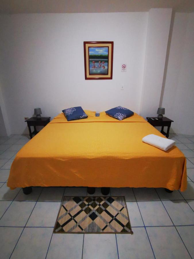 Hostal La Isla Del Descanso Puerto Villamil Buitenkant foto