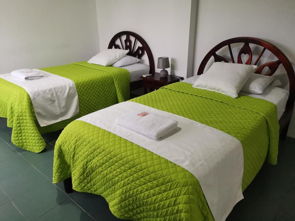 Hostal La Isla Del Descanso Puerto Villamil Buitenkant foto